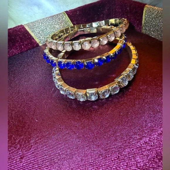 Elegant Gold Tone and Crystal Stretch Bracelet Set - Picture 2 of 7